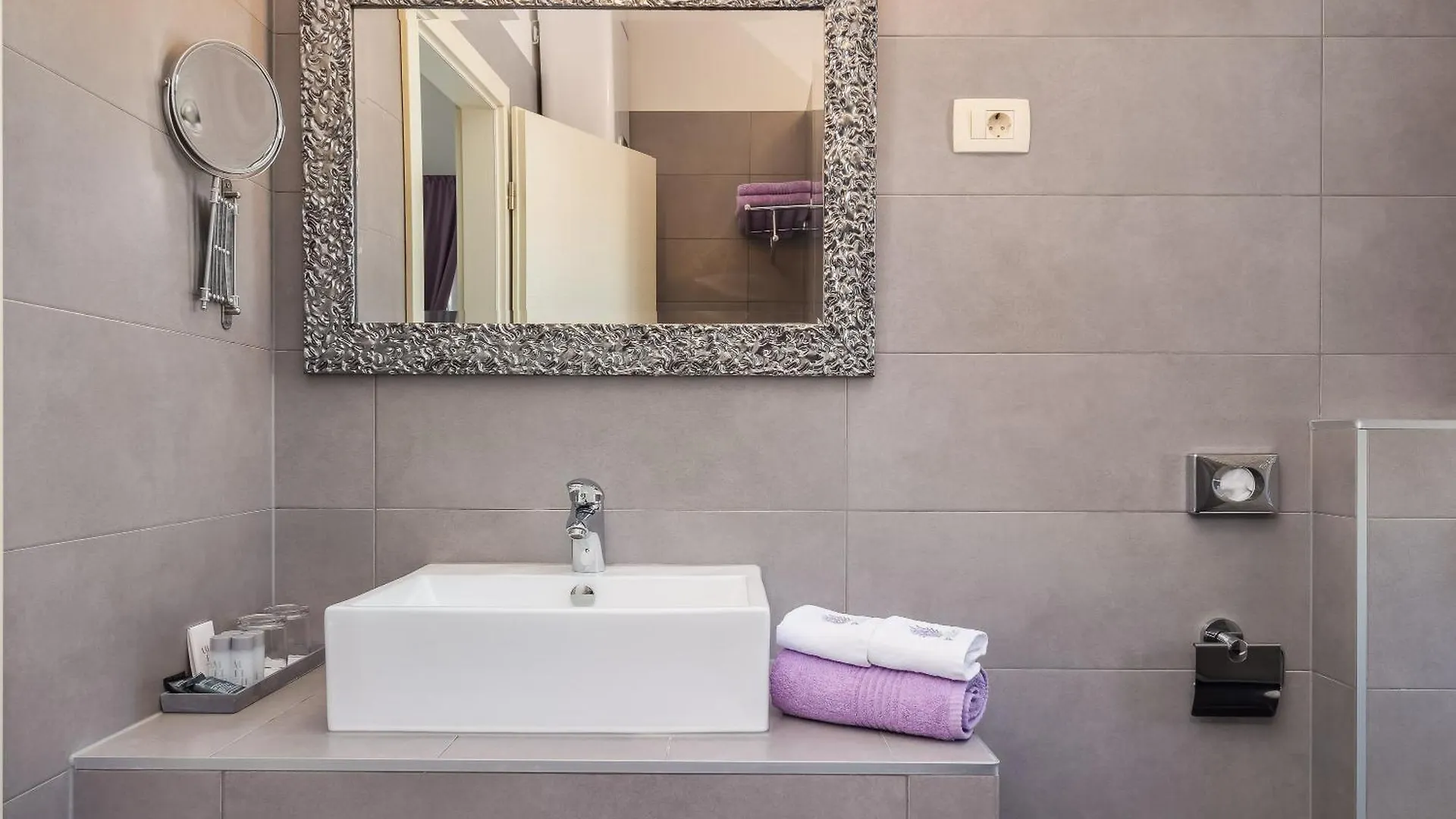 Romantic Luxury Rooms Split Bed & Breakfast