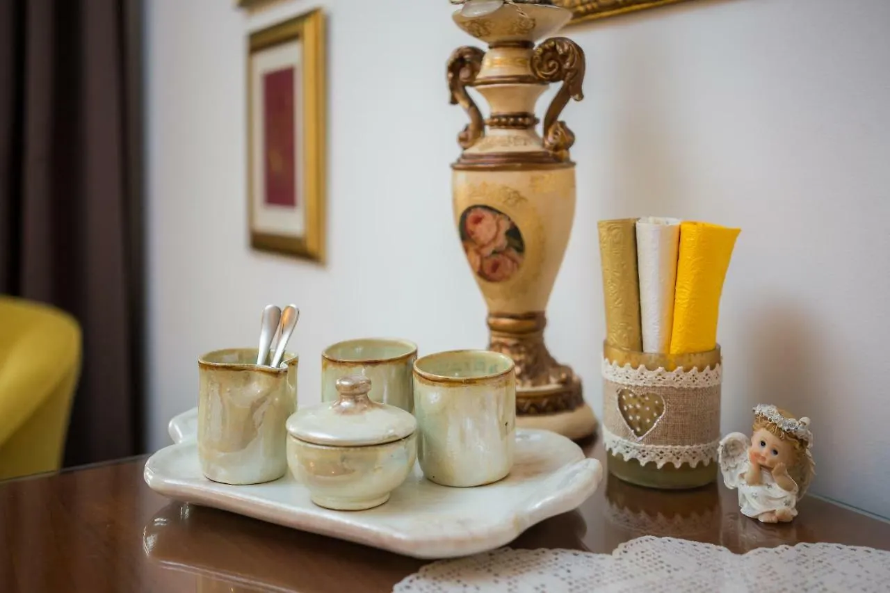 Romantic Luxury Rooms Split Bed & Breakfast